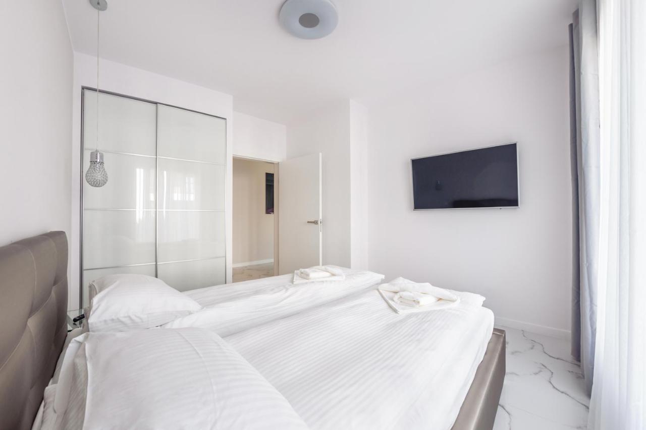 Luxury Long Island Suite Danzica Esterno foto