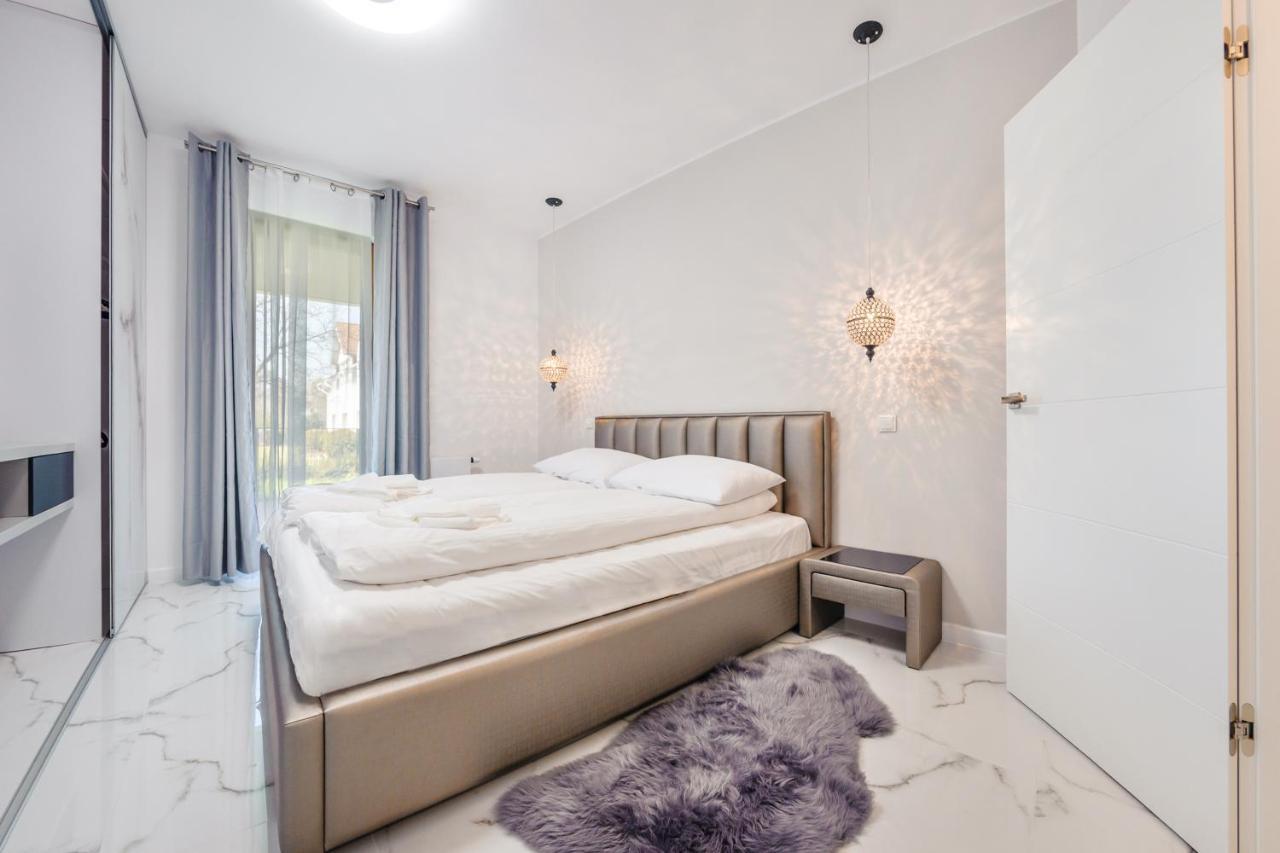 Luxury Long Island Suite Danzica Esterno foto