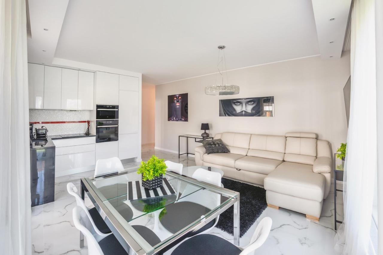 Luxury Long Island Suite Danzica Esterno foto
