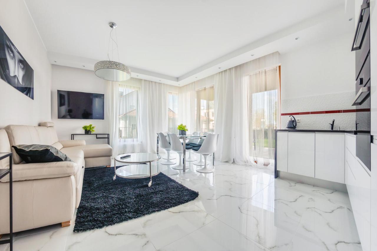 Luxury Long Island Suite Danzica Esterno foto