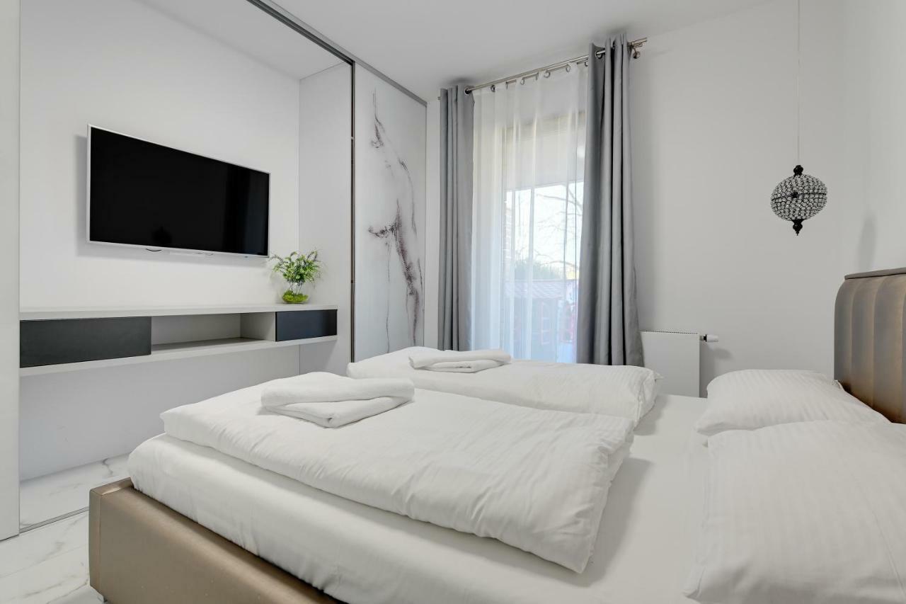 Luxury Long Island Suite Danzica Esterno foto