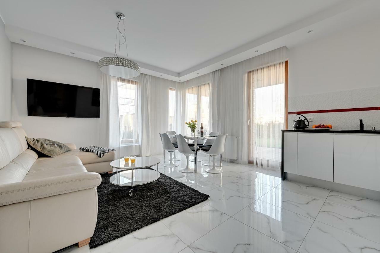 Luxury Long Island Suite Danzica Esterno foto