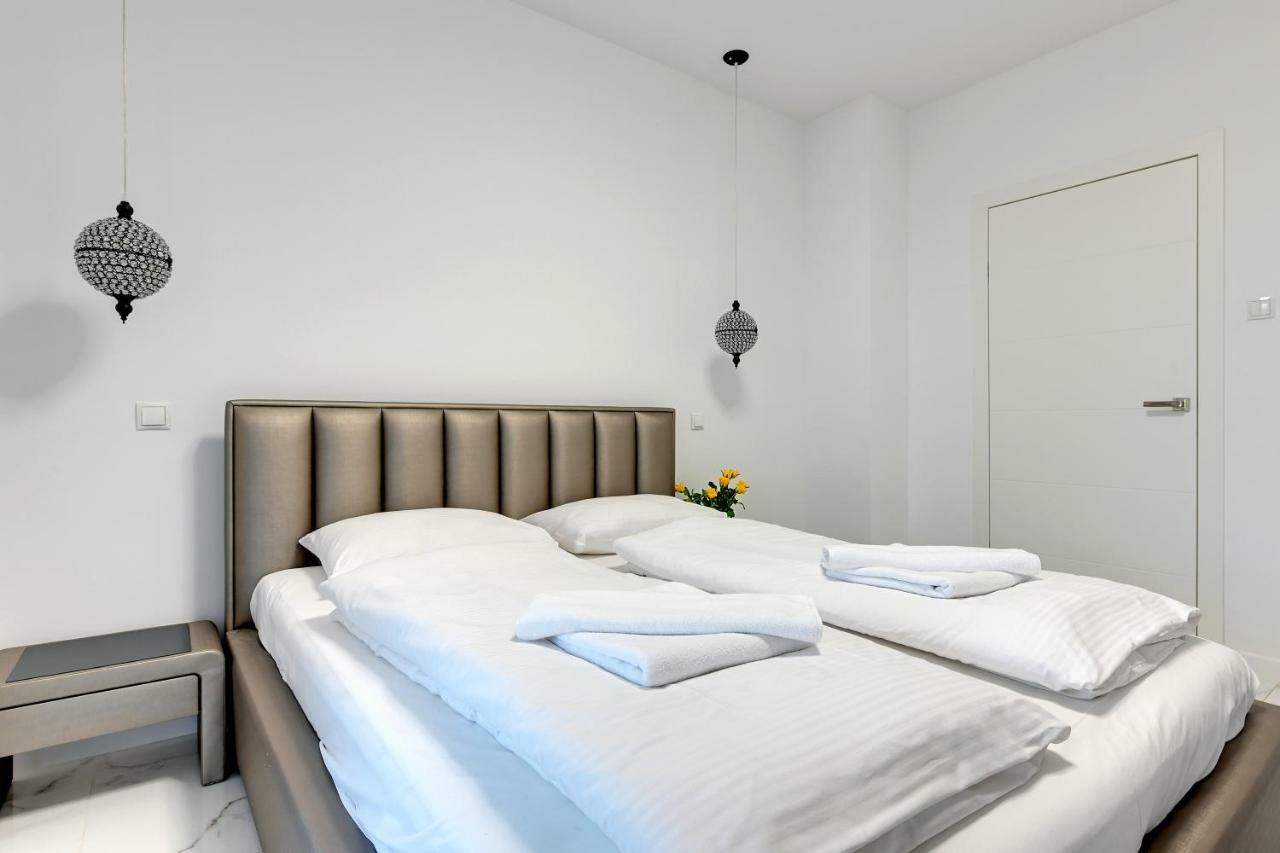 Luxury Long Island Suite Danzica Esterno foto