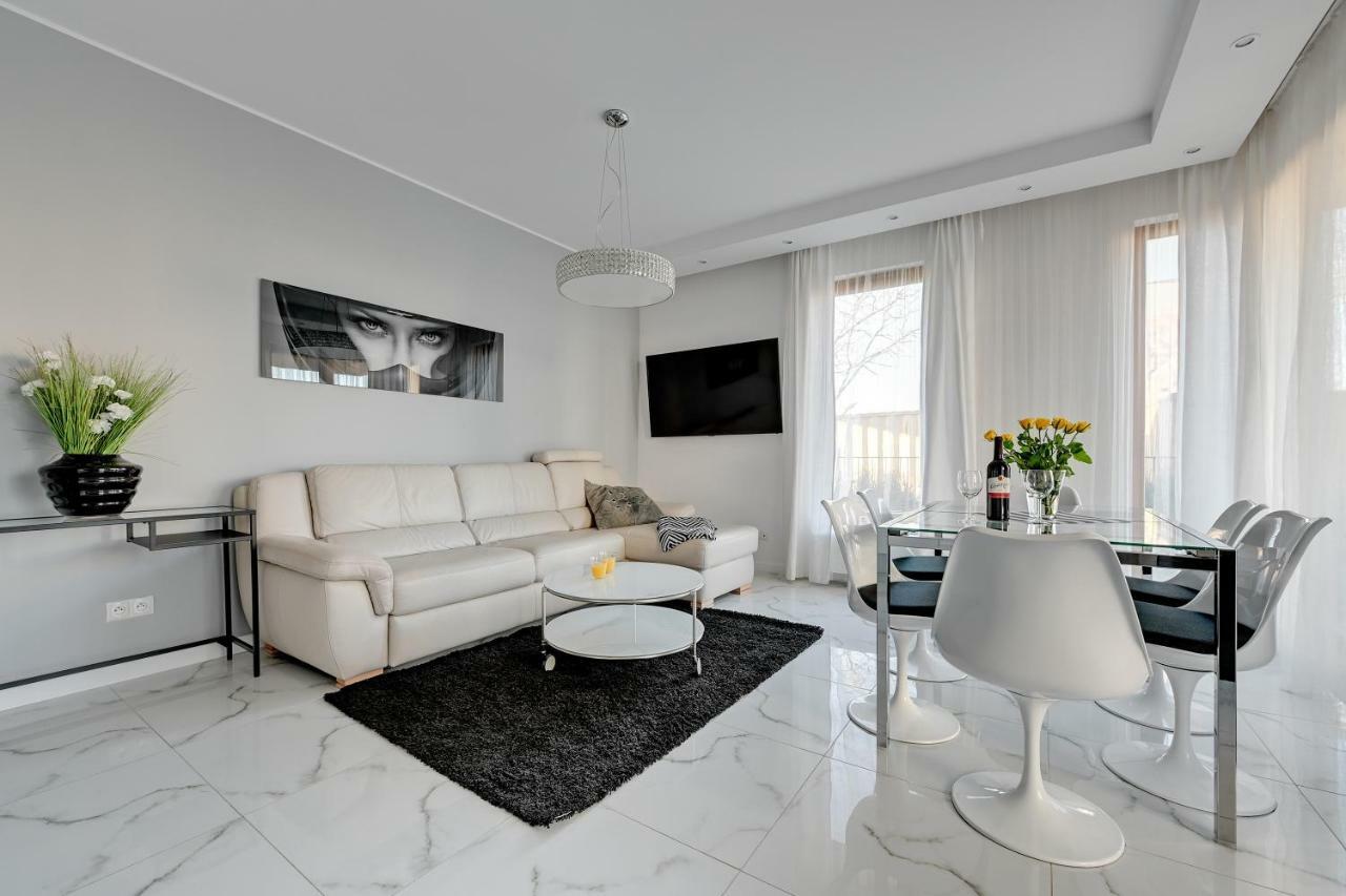 Luxury Long Island Suite Danzica Esterno foto